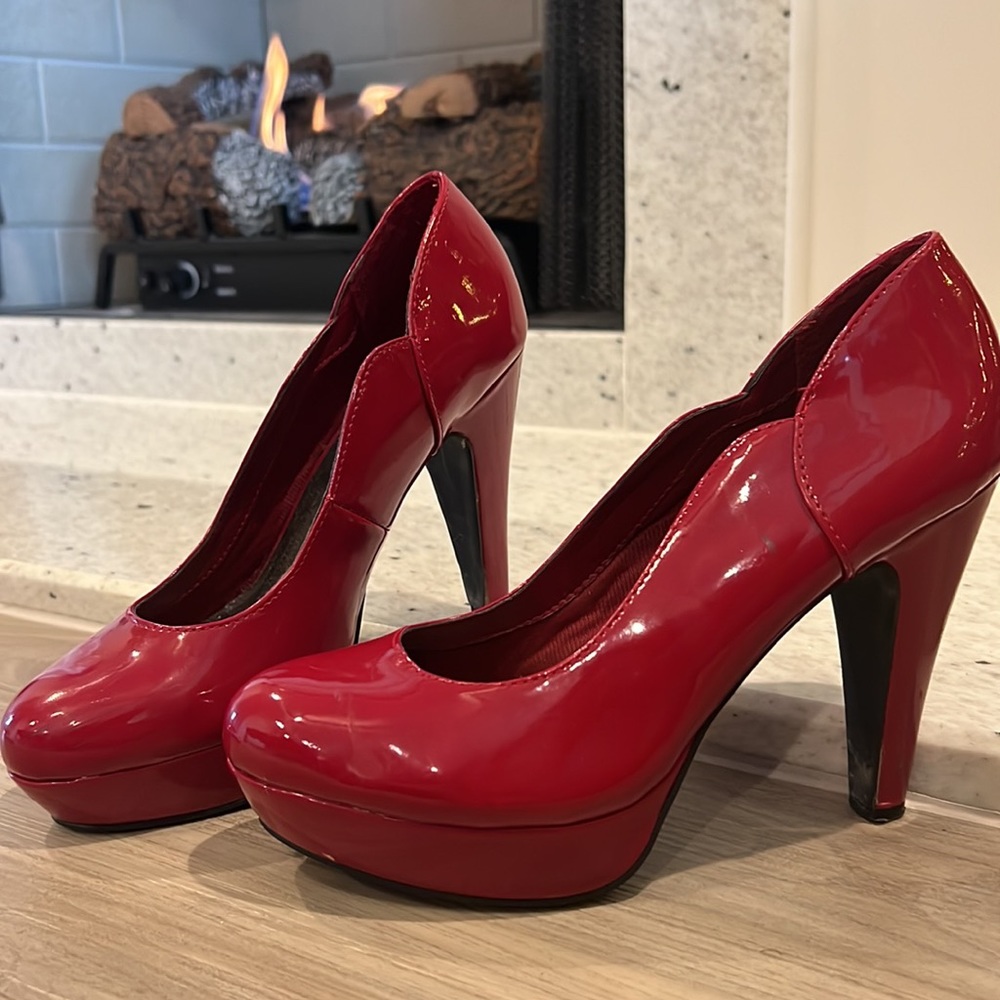 RED PUMPS by it’s OK size 9